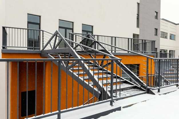 Как правильно установить металлическую лестницу - советы и рекомендации для безопасной и надежной конструкции